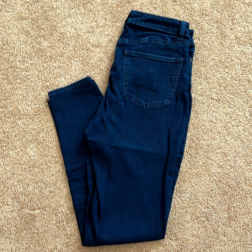 Talbots dark blue size 6 jegging.